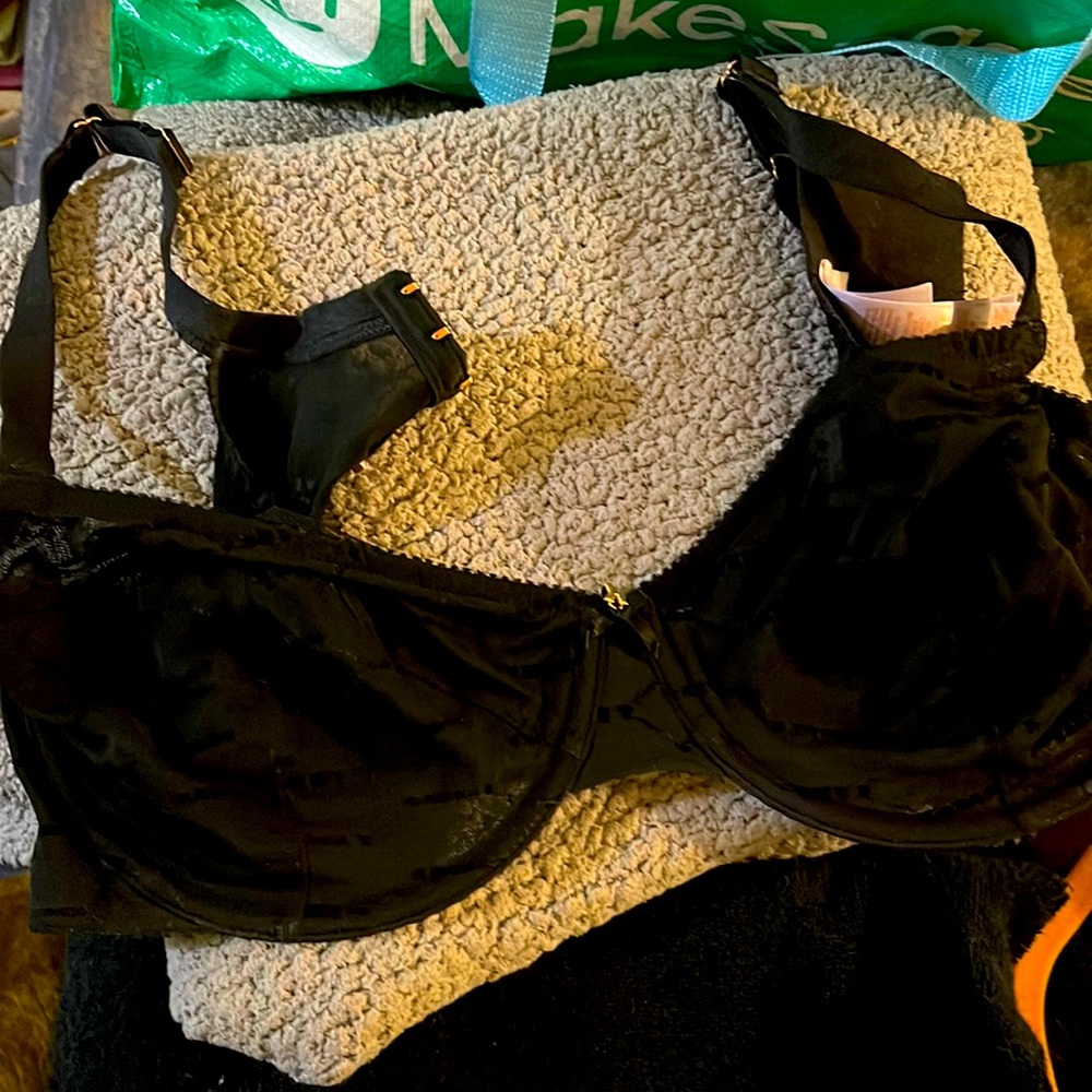 42dd black bra not worn